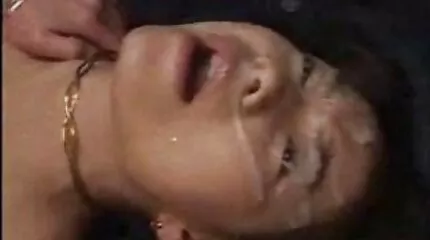 Interracial porno com mam køn Brandi kærlighed med en Asiatisk.