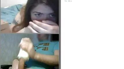 Kyllinger sluger en mands pik video porno mom dybere.