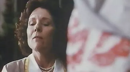 Fuck den sexfilm mom elsker, mens konen sover.
