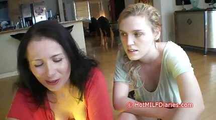 I porno son forced mom den smukke fisse af Kali roser stor pik Logan lang.