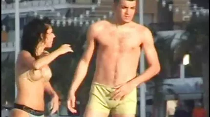 Blonde kneppet porno son forced mom af en sort mand på kontoret.