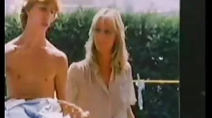 Pigen vipper film porno mom son ud på hanen.