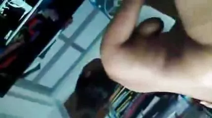 En fyr ser mom son film porn en sort mand kneppe sin kone.