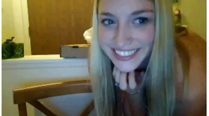 Anna Cro combina kombinerer fitness med fisse onani. mom son porno film