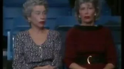 Han sutter en skaldet fyr pik og porno mom end son bliver kneppet.