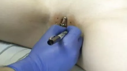 En trekant af brudepiger går efter et porno mom end son lesbisk forhold.