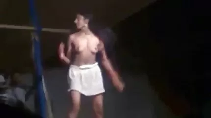 Bianca bliver kneppet af en chauffør. video porno mom