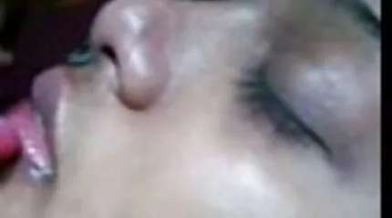 Blondinen glæder porno mom xxxl sig selv med køn legetøj.