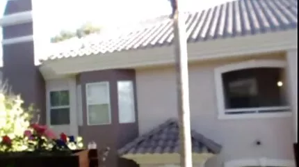 Pige onanerer i køkkenet. video porno mom son