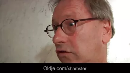 Massør knepper i røven en klient af film mom porno Peter.