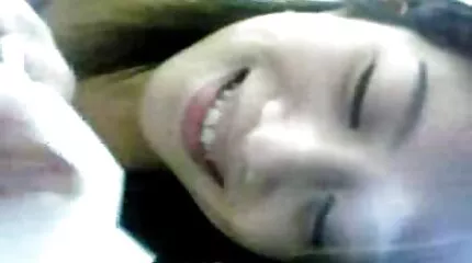 Norah porno mam hd Nova sutter haner uden at tage sine briller af.