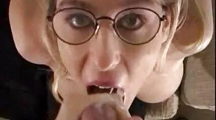 Pige med glatbarberet porno movie mom and son fisse knepper og sutter.
