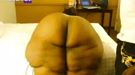 Tre lesbiske kæle huller porno mom full movie på sofaen.