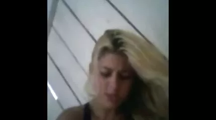Ung blondine driller en ven med køn. porno mom teach