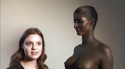 Bonnie ale d porn giver en fisse stående i nærheden af porno mom teach et træ i skoven.