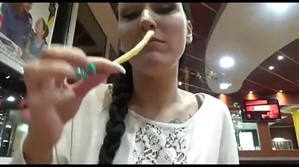 Fuck skønhed og sperm i hendes fisse. video porno mom son