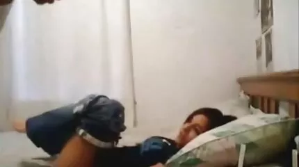 Han har en pornofilm mom kæreste i køkkenet.