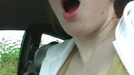En arrogant busty bølle knepper en betjent og mom son porno film sutter flittigt hans pik.