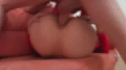 Anal køn i porno son forced mom soveværelset med en pige med en behåret fisse.