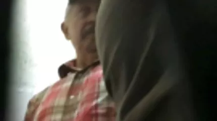 De hopper på en pik midt om natten video porno mom son sammen.