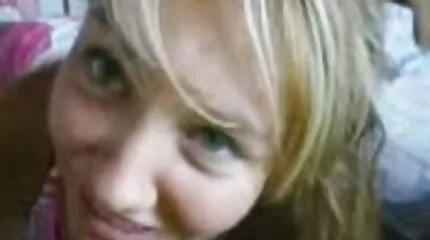 Russisk porno mom vr pige byttede slikkepinde til pik.