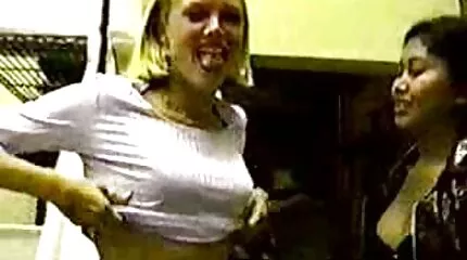 Russisk porno son and mom pige kneppet i alle huller.