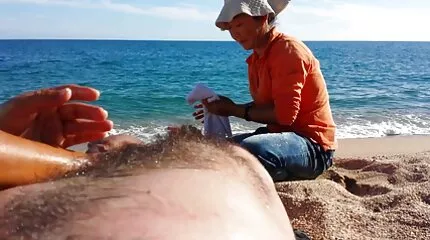 Chauffør frigs pige og cums på buste. porno movie mom and son