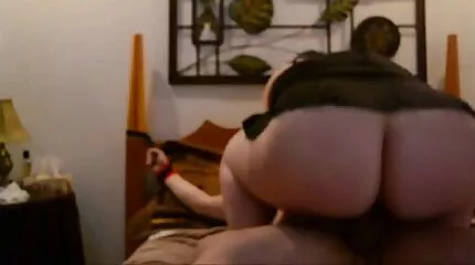 Luna Stjerne fucks porno classic mom med en chokolade hare. Sprøjt er uundgåeligt.